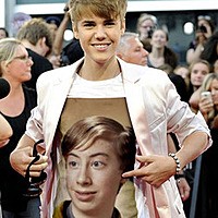 Foto efecto - On the t-shirt of Justin Bieber