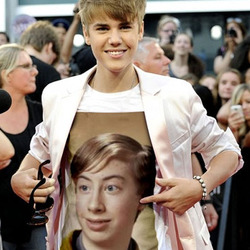 Efeito de foto - Difícil de acreditar, você está no t-shirt de Justin Bieber