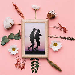 Efektu - Photo frame on the pink wall