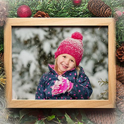 Effect - Photo frame with Christmas decorations from pine cones