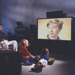 Effet photo - Famille regarde la TV
