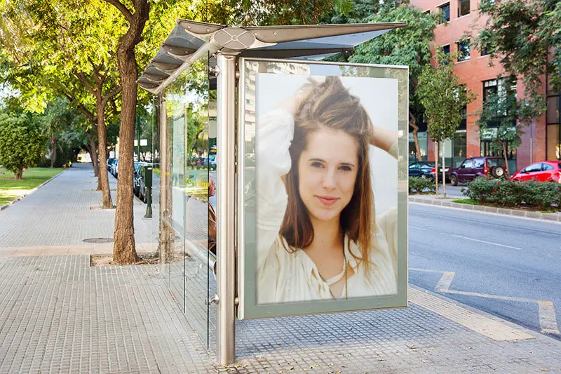Effet photo - Advertisement on the bus stop in the sunny day