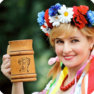 Foto efecto - Muchacha ucraniana en el traje nacional