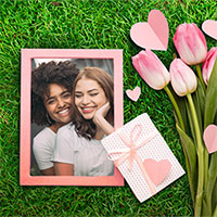 Фотоэффект - Bouquet of pink tulips on the green grass