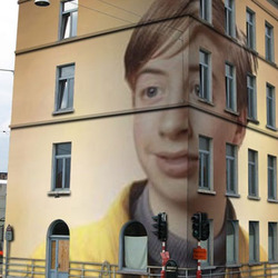 Foto efecto - La publicidad en dos paredes de la casa