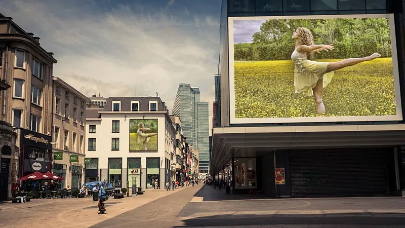 Foto efecto - Billboards in the city center