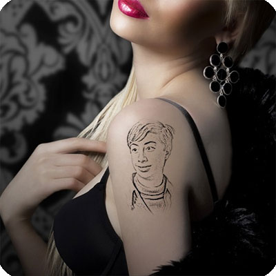 Foto efecto - Tatuaje de la muchacha encantadora