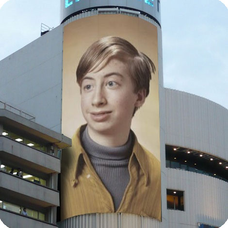 Фотоэффект - Огромная реклама на здании Лафорет