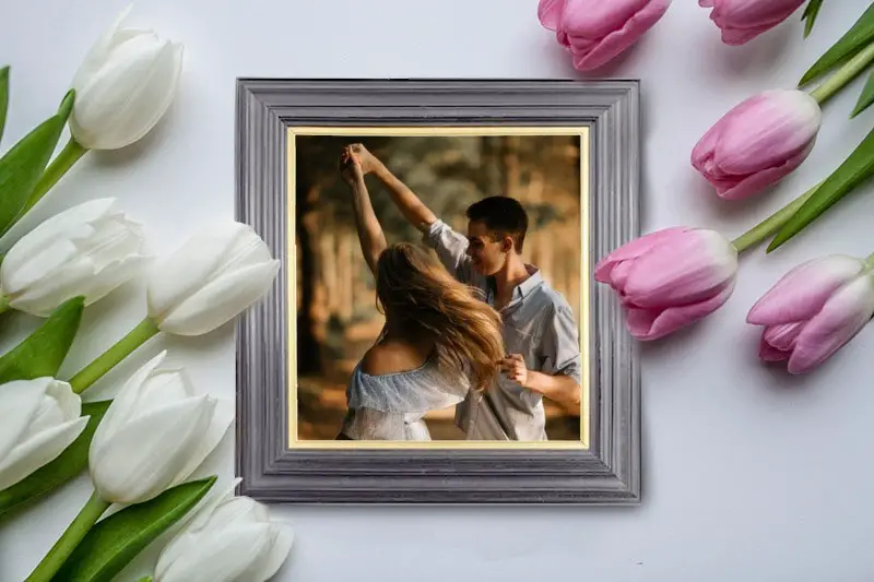 Effetto - Photo frame and gentle tulips