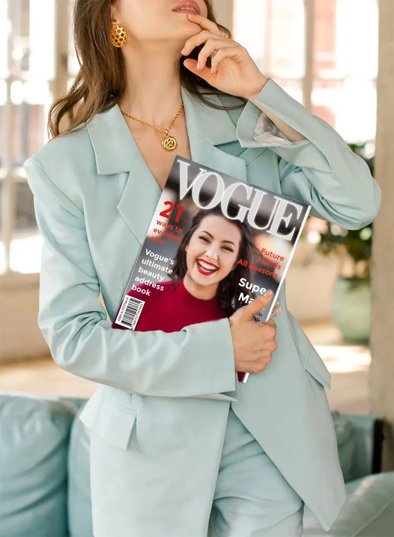Efeito de foto - Woman holding Vogue magazine